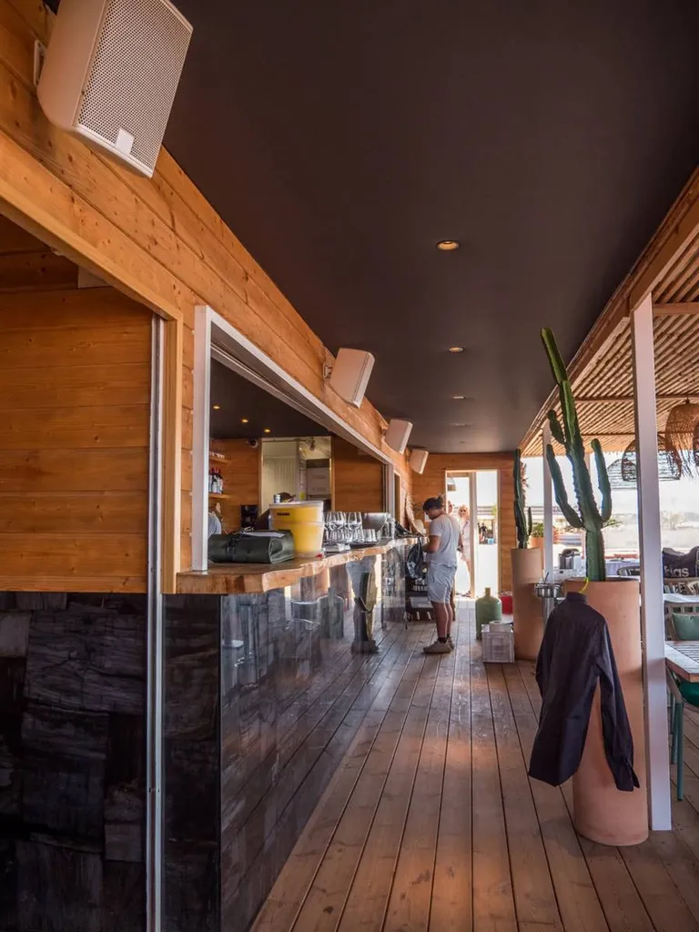 Installation sonorisation au restaurant le SAO PRAIA à Hyères Var 83