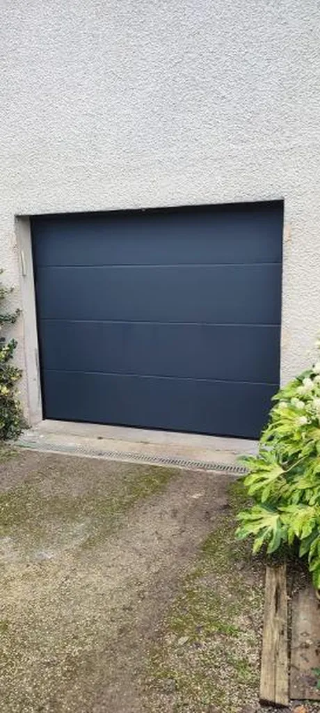 Porte de garage sectionnelle à Neuilly Crimolois