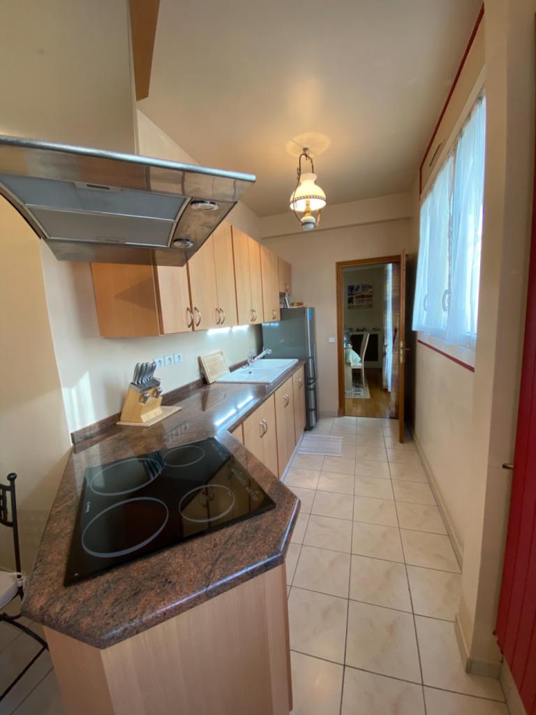 À vendre appartement avec trois chambres et parking Rouen Rive Droite 76 000