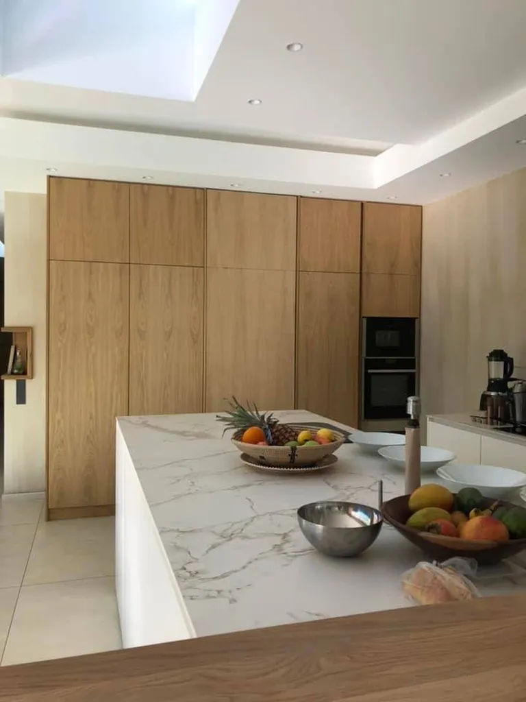 Réalisation mur en Béton ciré TERRE DU MONDE dans le Golfe de ST Tropez