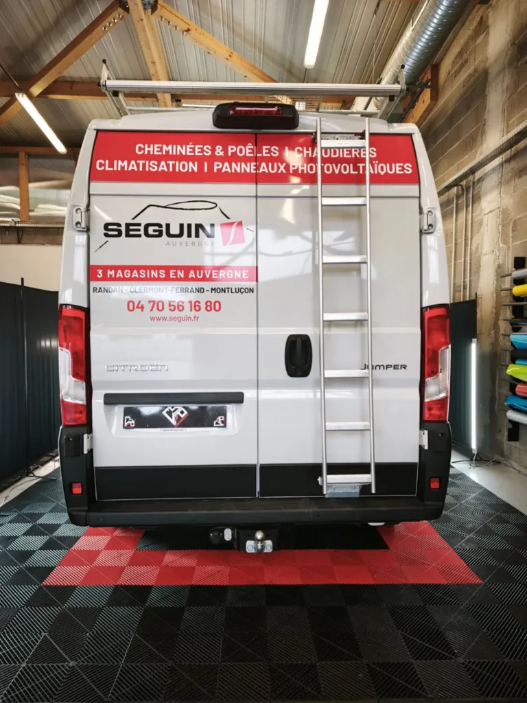 Floquage personnalisé pour véhicule Seguin Duteriez à Clermont-Ferrand avec marquage professionnel et visibilité optimale