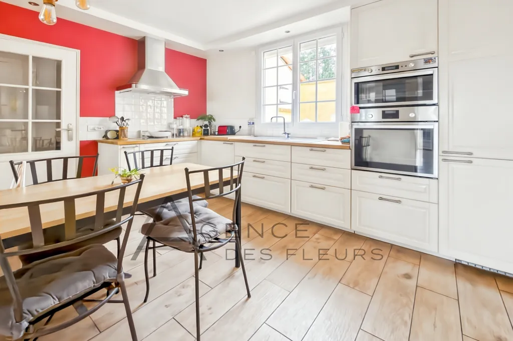 A vendre propriété de charme de 130 m2 hab + dépendances le tout édifié  sur un terrain de 2900 m² sur la commune de Freneuse 76410