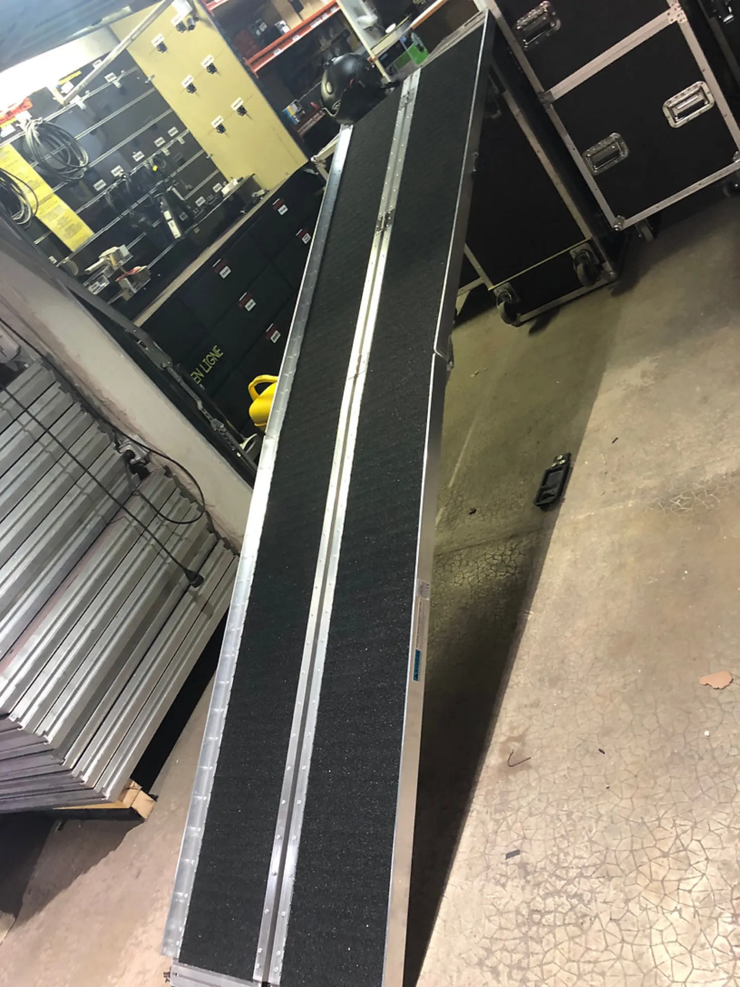 RAMPE DE CHARGEMENT GRAND FORMAT / ACCES PMR