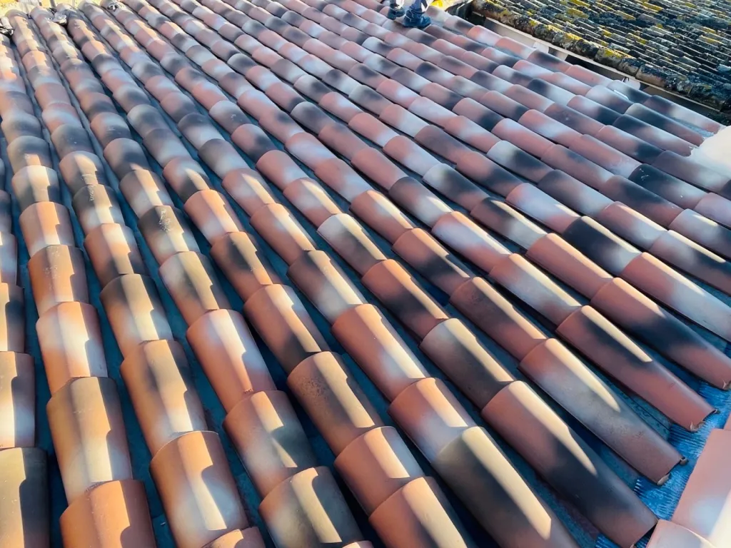 Pose de toiture PST fini près de éguilles 13510