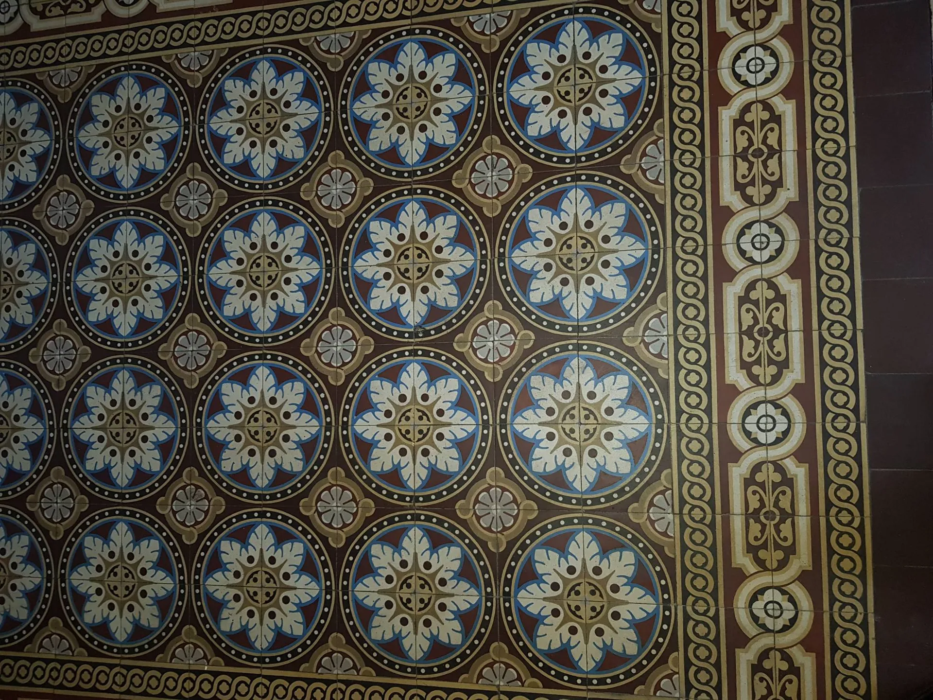 a vendre belle demeure de caractère avec potentiel ,proche commodités, gare, commerces dans le 76