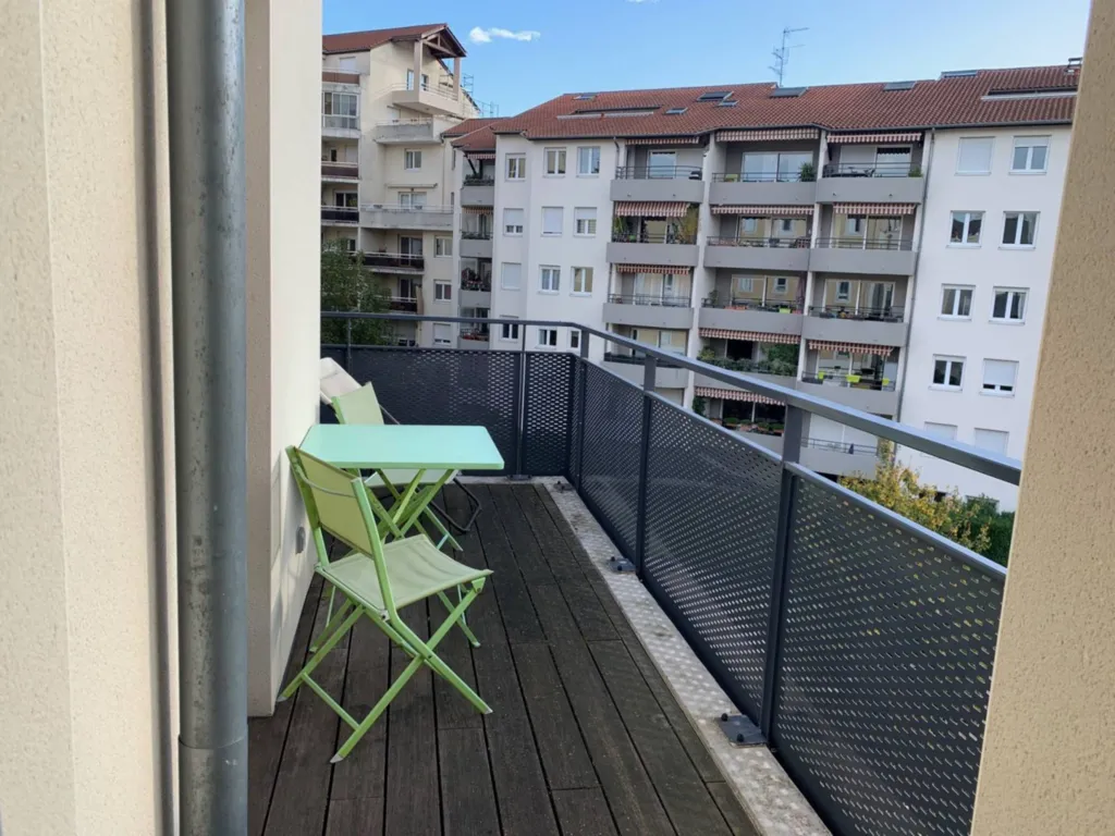 Appartement T3 avec box en sous sol dans un environnement calme et résidentiel avec jardin intérieur à Lyon 8ème