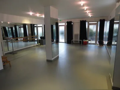 local commercial carnoux