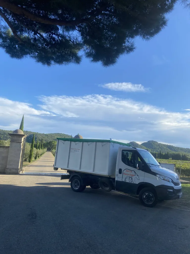 Collecte et recyclage des déchets après un mariage vers Fontvieille (13) au Château d'Estoublon
