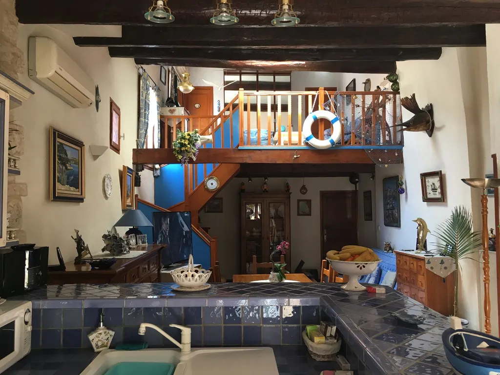 Proche port et plage