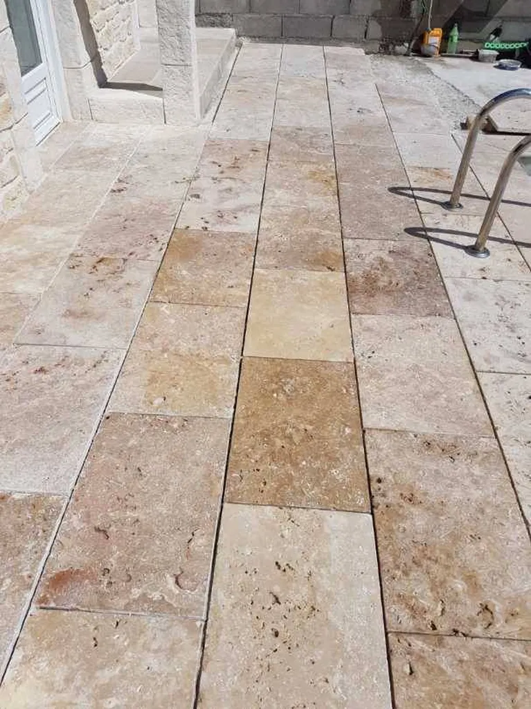 DALLES SUR PLOTS TRAVERTIN BEIGE 2nd CHOIX MIX  SUR MONTELIMAR & VALENCE – 26 - DRÔME