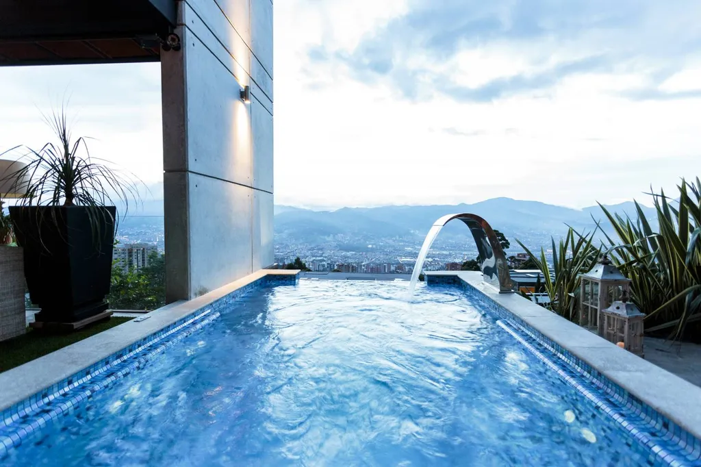 UNE PISCINE QUI BRILLE LA NUIT - MOSAIQUE FOSFO