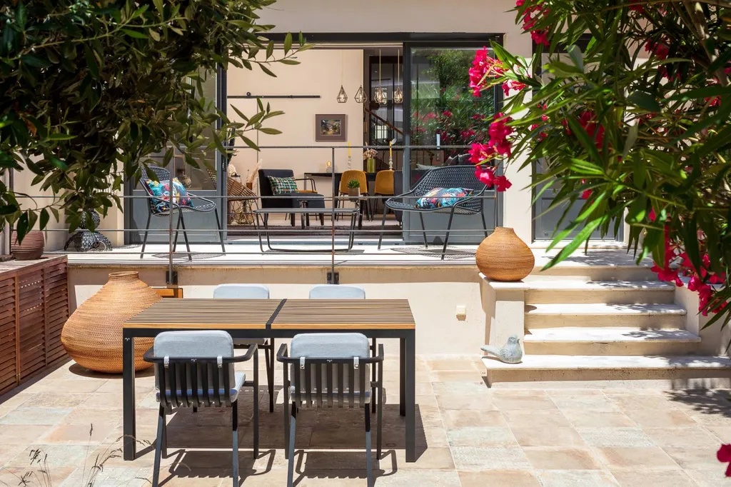 réalisation cour intérieure d'une maison de ville 13300 Salon de Provence