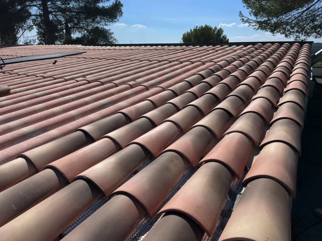 Pose de tuiles Canal Silvacane sur des Plaques sous toiture sur Martigues