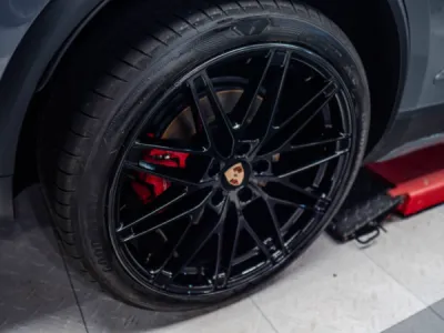 Client de Lorient ayant confié son Porsche Macan 4S à Gloss Obsession pour une protection sur mesure.