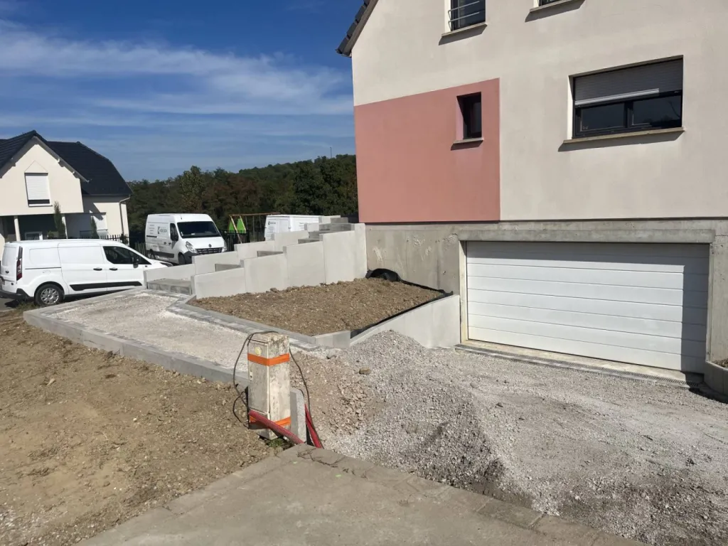 Réalisation d’une pose en enrobé pour une descente de garage à Wasselonne