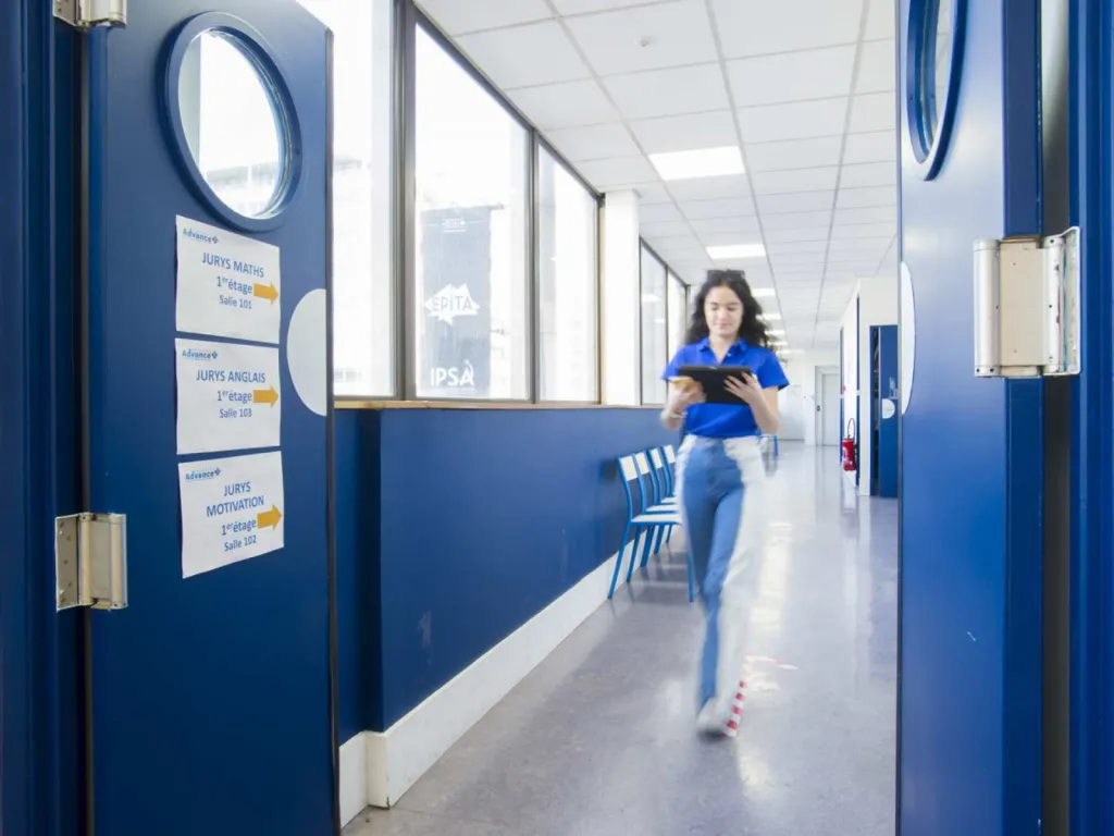 photographe pour école d'ingénieurs EPITA Lyon couloir de l'établissement