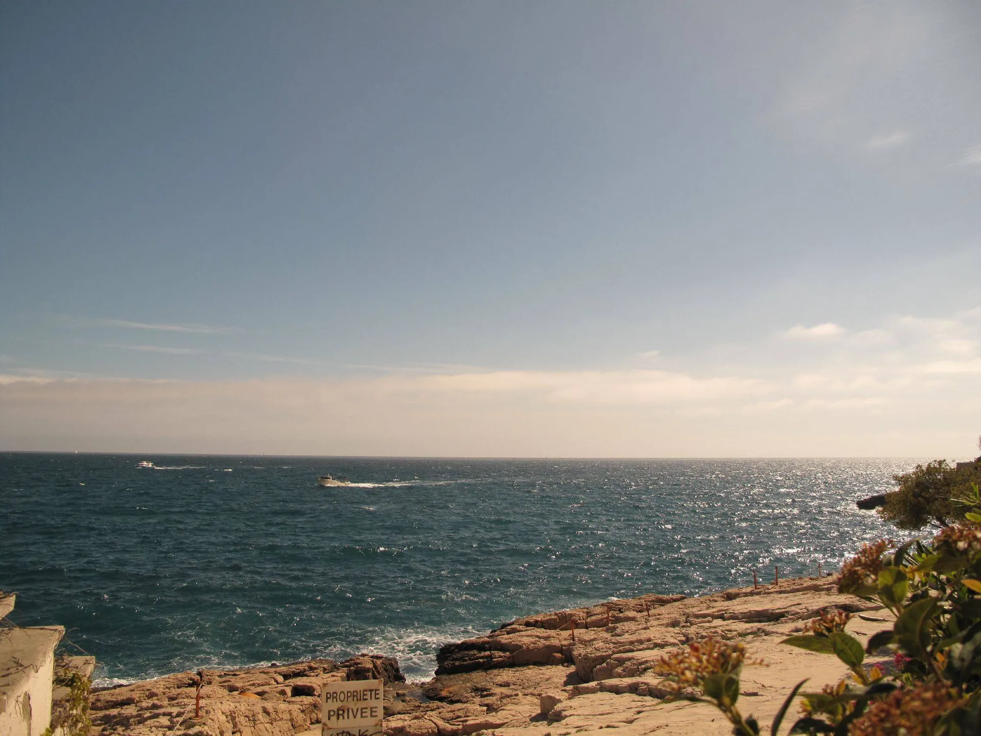 Appartement 2/3 Cassis en front de mer avec terrasse, cave et garage