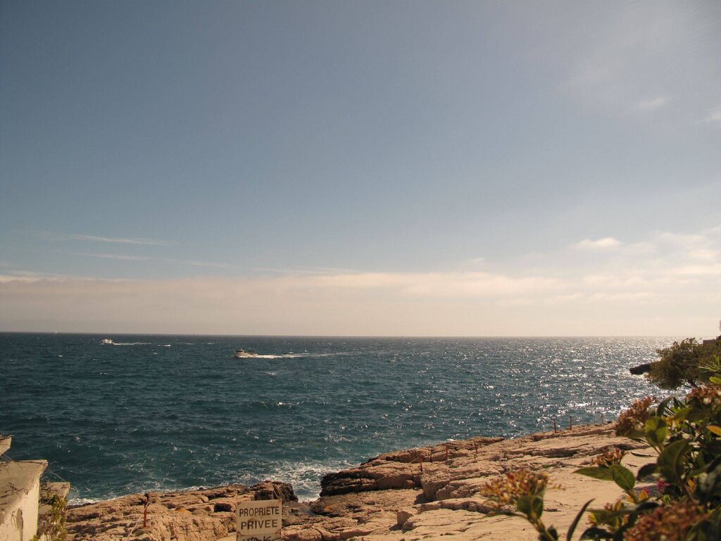 Appartement 2/3 Cassis en front de mer avec terrasse, cave et garage