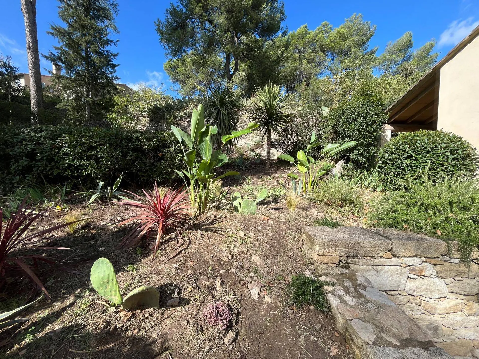Arrosage automatique Carré Vert à Saint-Étienne-du-Grès 13103, pour un système d’irrigation efficace et économique, adapté à vos espaces extérieurs