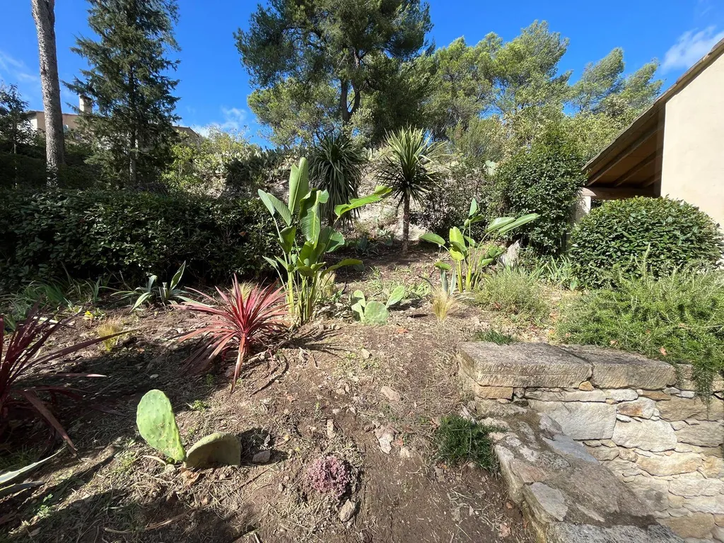 Arrosage automatique Carré Vert à Saint-Étienne-du-Grès 13103, pour un système d’irrigation efficace et économique, adapté à vos espaces extérieurs