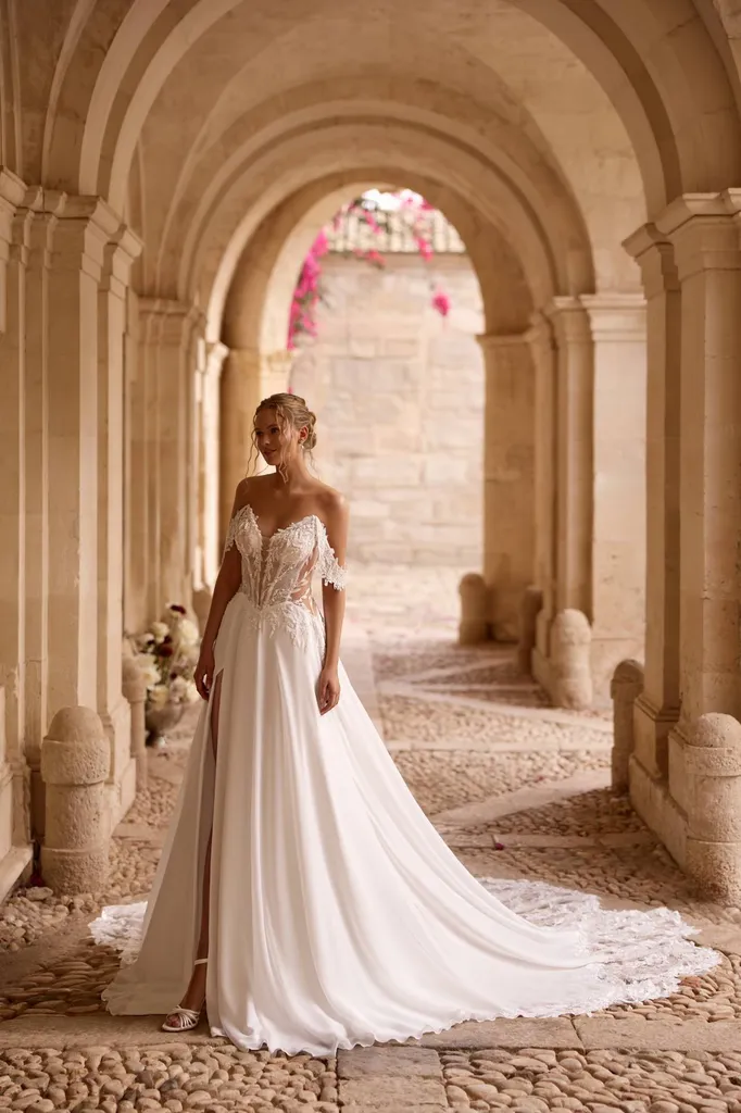 Robe de mariée bohème en mousseline fluide à Marseille centre ville