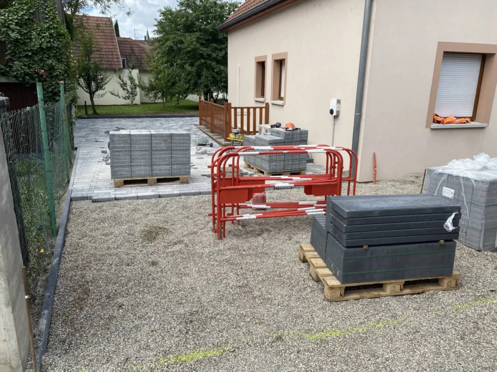 Chemin d'accès en pavé pour une maison