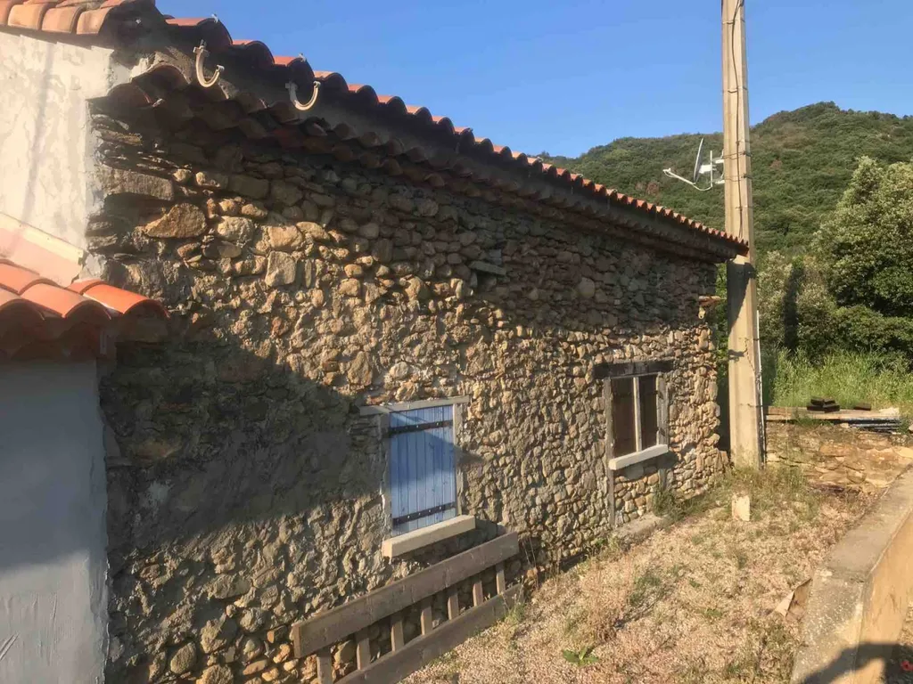 Facade en Pierre taillée sur une Rénovation à Olargues dans les Hauts Cantons près de Saint-Pons de Thomières et Béziers