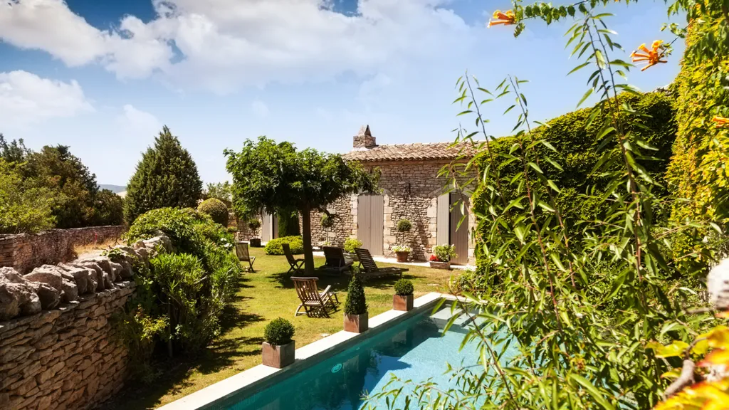 Paysagiste pro pour piscine provençale dans les alpilles et alentours