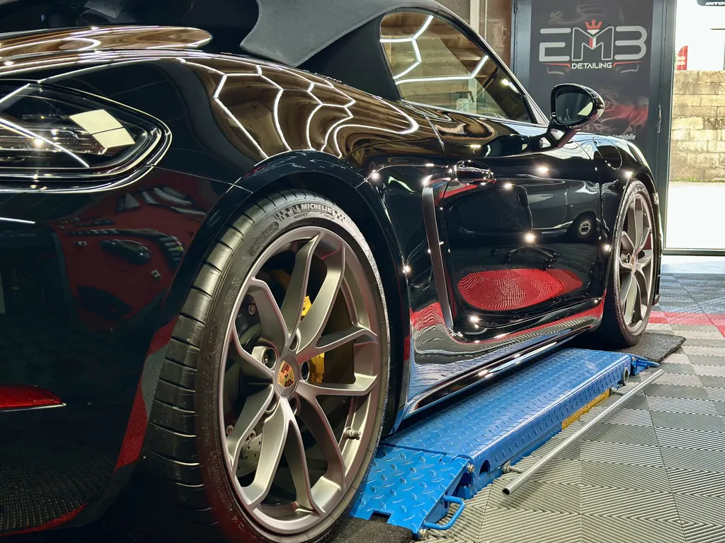 Traitement céramique by EMB DETAILING spécialiste Porsche sur Lyon 