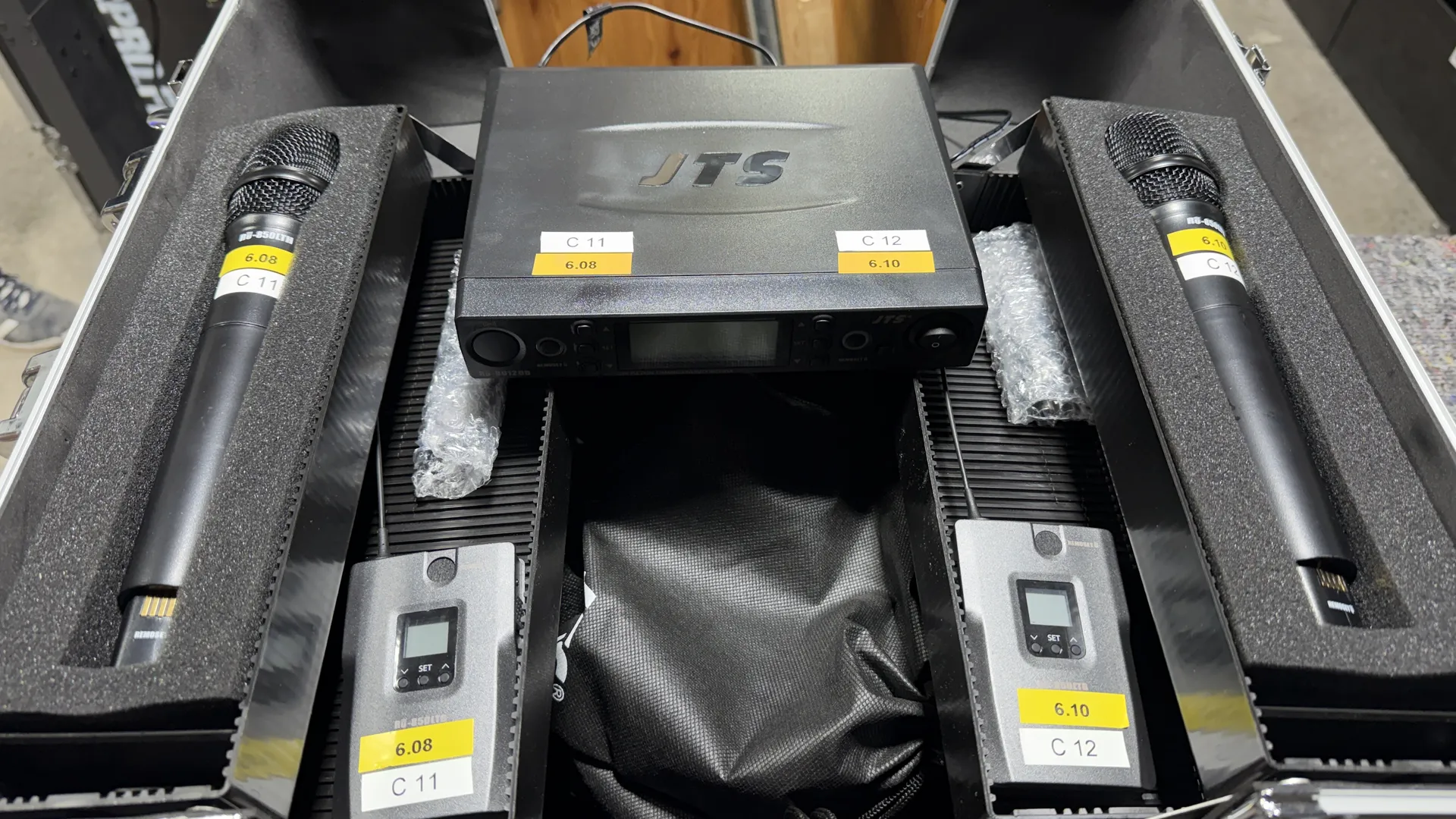 Double micro hf main serre tête cravate JTS