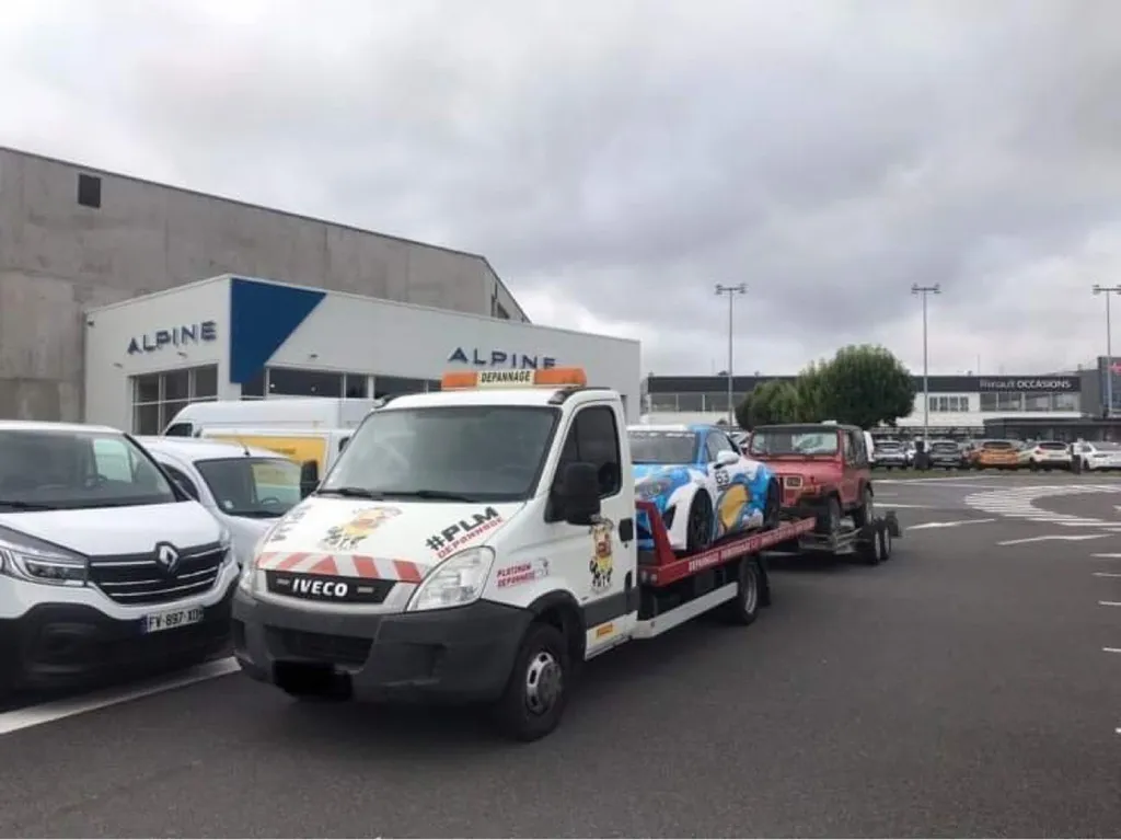 Transport pour livraison au client de son Alpine A110 GT4 préparée circuit entre Clermont Ferrand et Bordeaux
