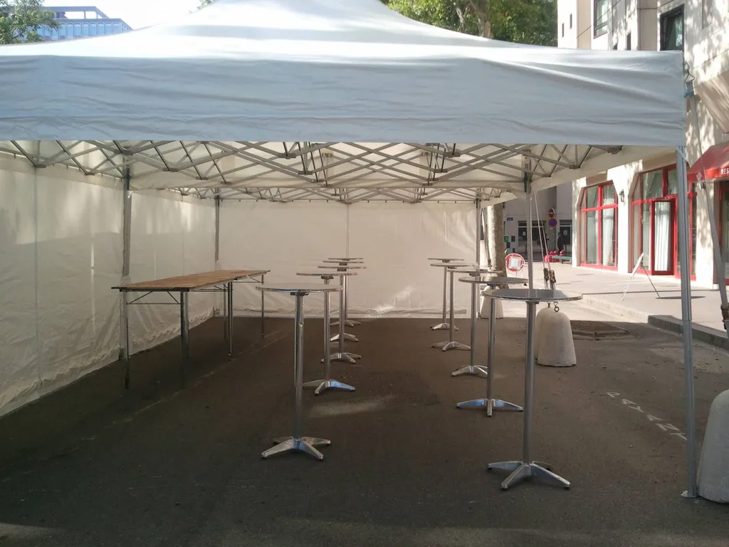 Louer des mange debout dans le rône