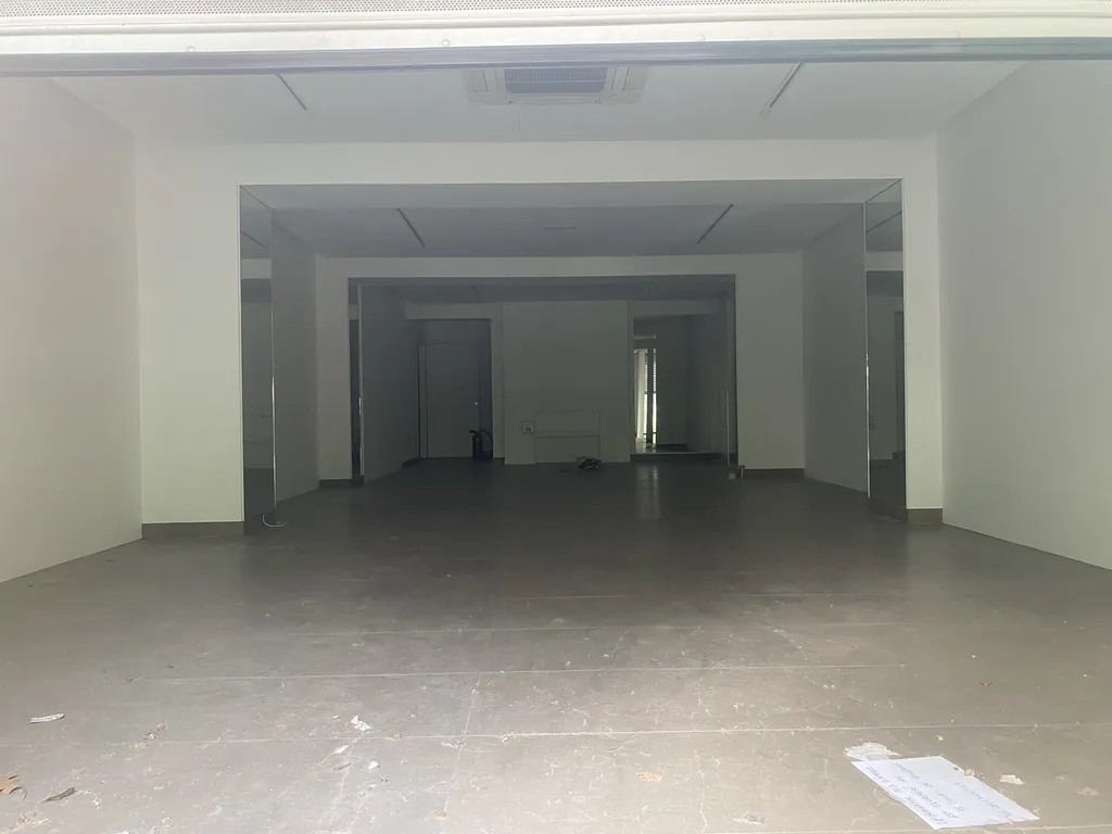 Location - Boutique 220 m², Nation, Cours de Vincennes 75020 PARIS