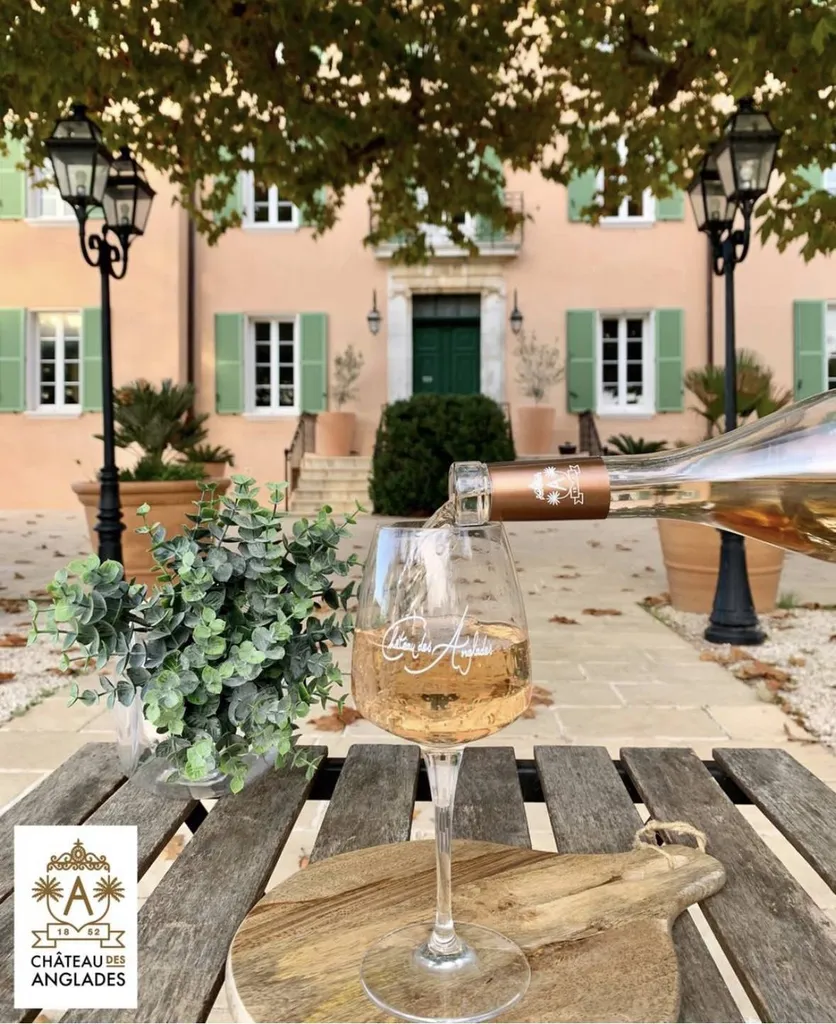 Les matériaux de TERRE DU MONDE ont été choisis pour le projet de rénovation du CHATEAU DES ANGLADES