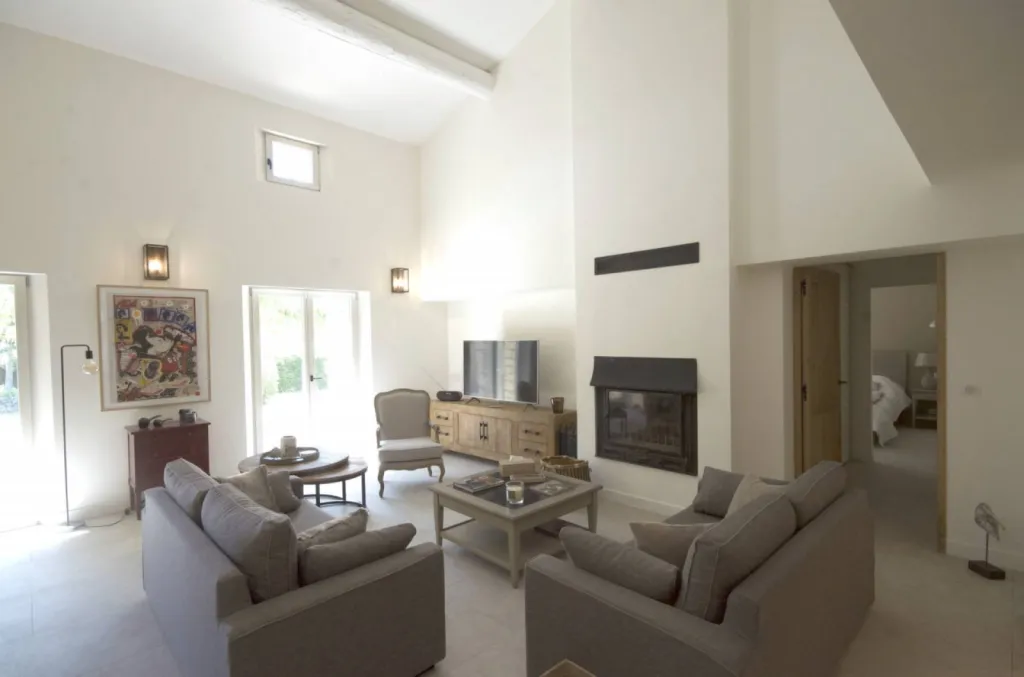Rénovation d'un mas dans le Luberon par l'agence d'architecture Inspirations d'Intérieurs