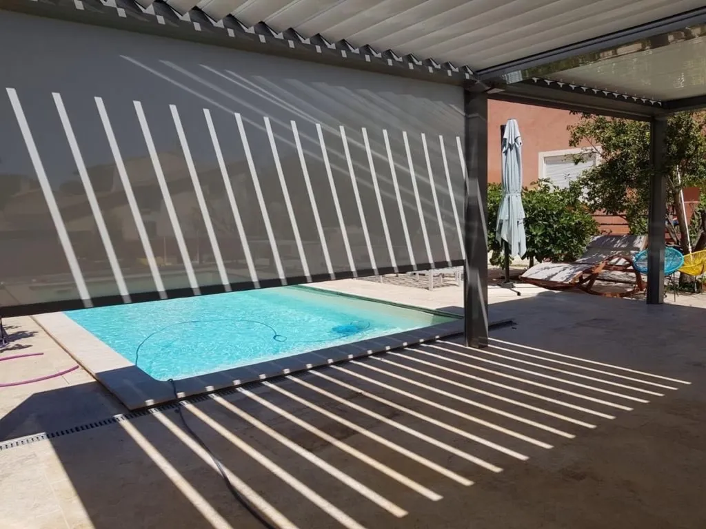 Mise en oeuvre d'une Pergola OPEN store Zip sur Martigues