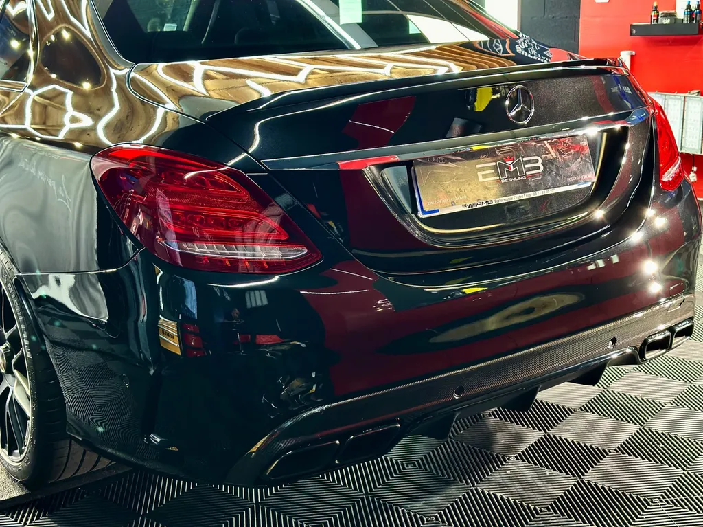 Detailing auto rénovation carrosserie lyon traitement céramique Mercedes C63 AMG