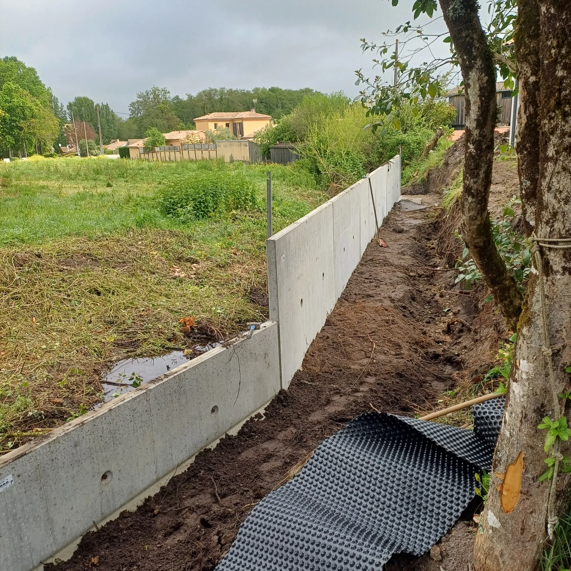 création d'un mur de soutènement en L béton préfabriqués sur la commune de martillac