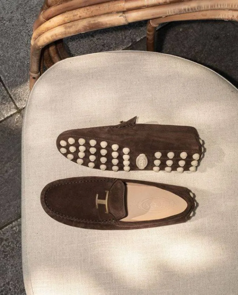 La collection pour homme Tod's Printemps-été 2024  des images de classe et d'élégance à l'italienne.