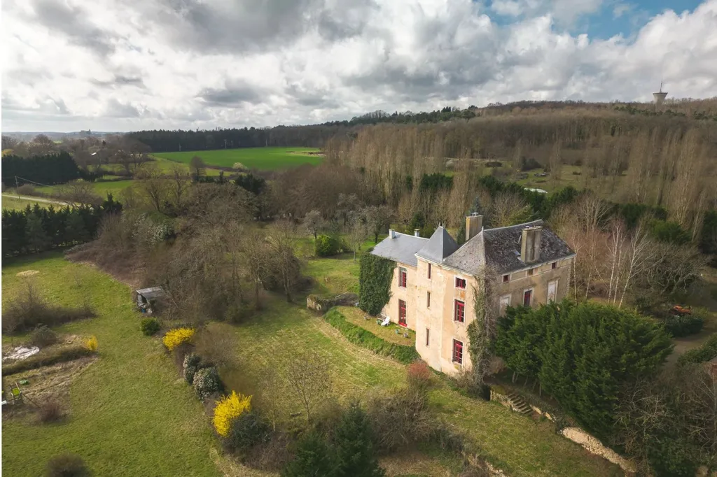 acheter un château avec douves en sarthe