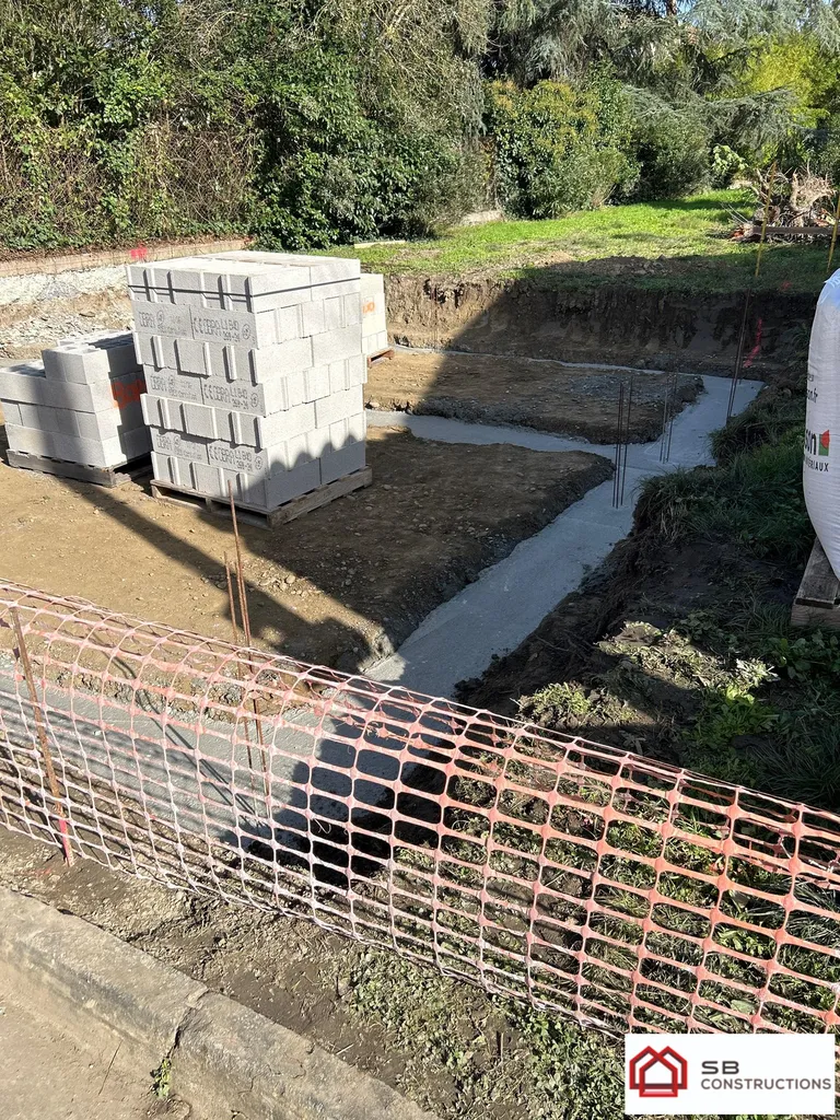 Construire une maison individuelle T2 avec garage et aménagement urbain à Ondes