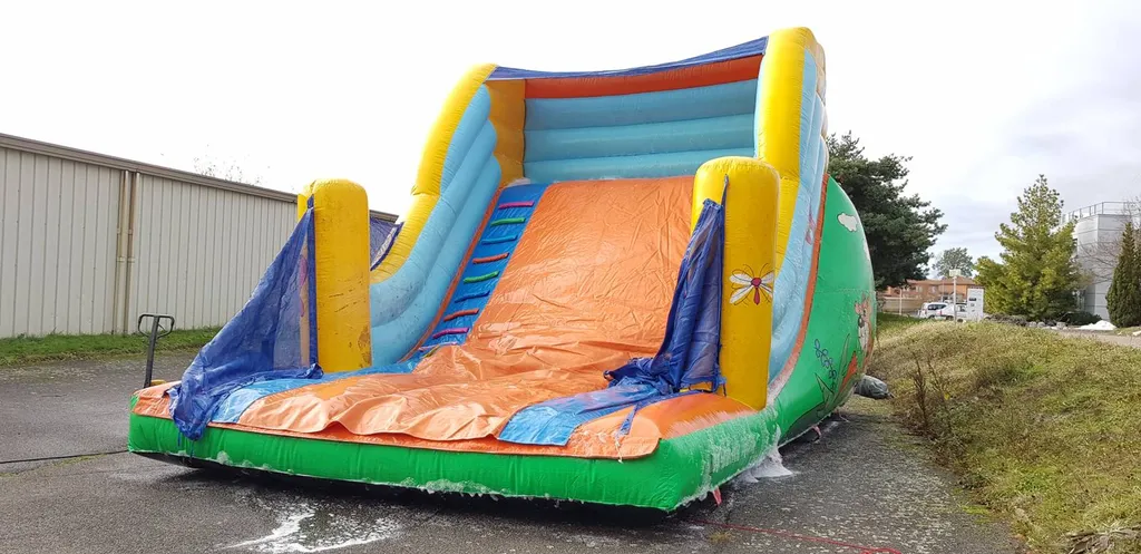 Toboggan gonflable en vente