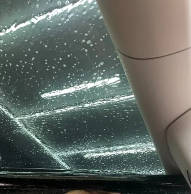  Film solaire, toit panoramique, Tesla, model Y, à Mandelieu, la Napoule près de Cannes 06.