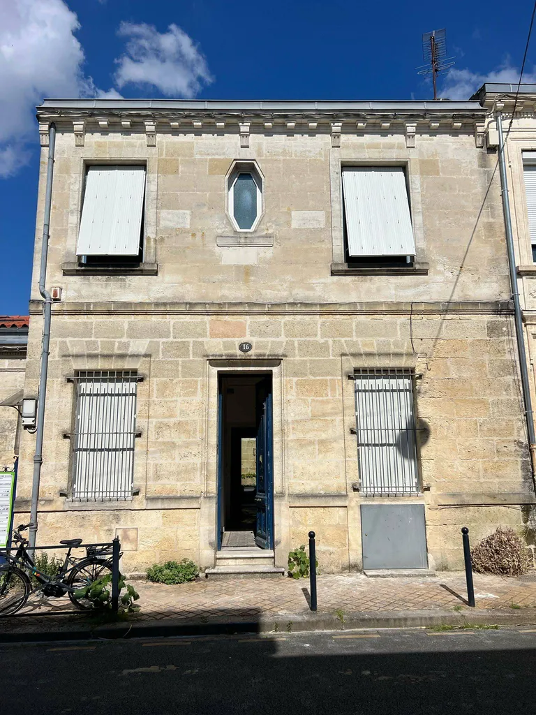 Persiennes en bois sur mesure installées sur Bordeaux en Gironde