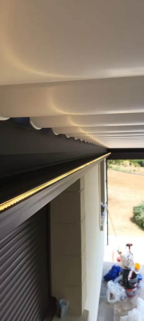 Entreprise pour pose de pergola bioclimatique au Havre et ses alentours : Sur mesure, panneaux personnalisables, parois latérales, stores, éclairage