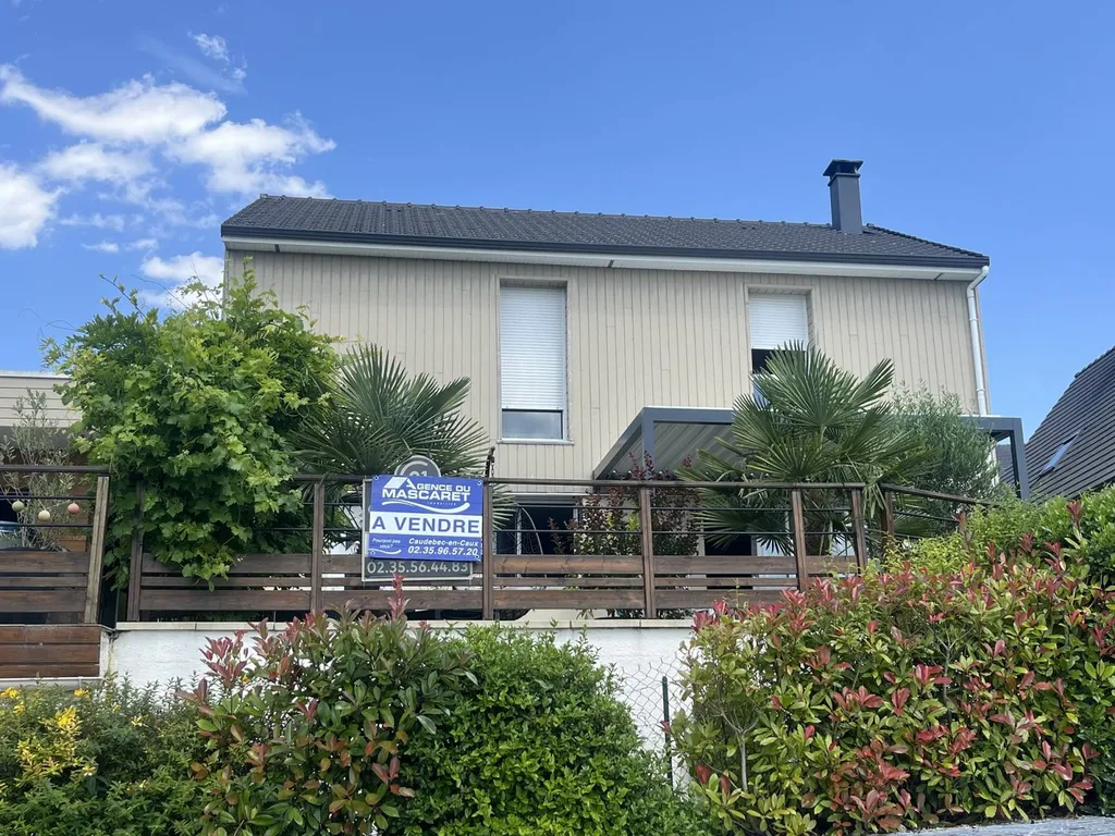 Belle maison, à vendre, avec une vue dégagée sur le Trait, 30 min de Rouen.