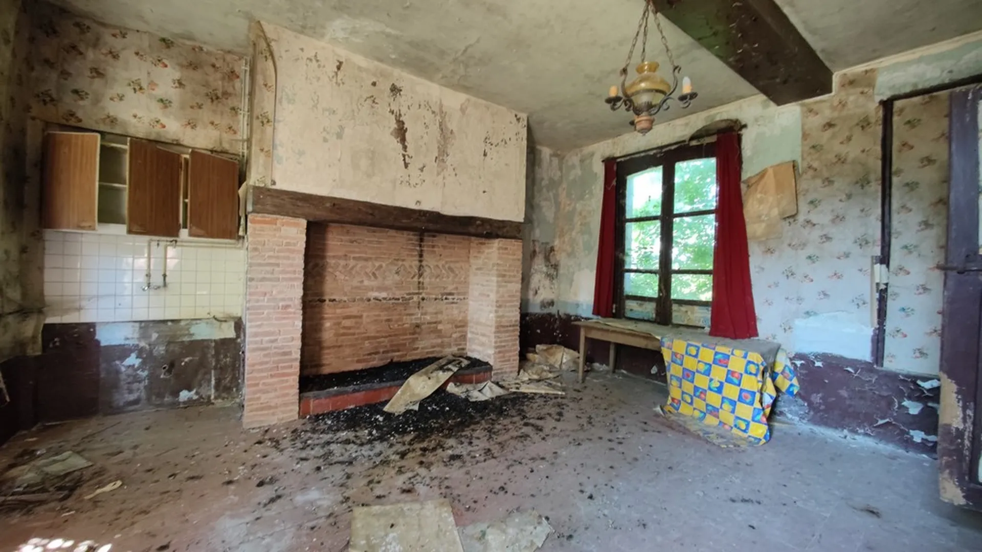 Les volumes existants permettent un achat immobilier pour projet familial ou chambres d’hôtes en Normandie.