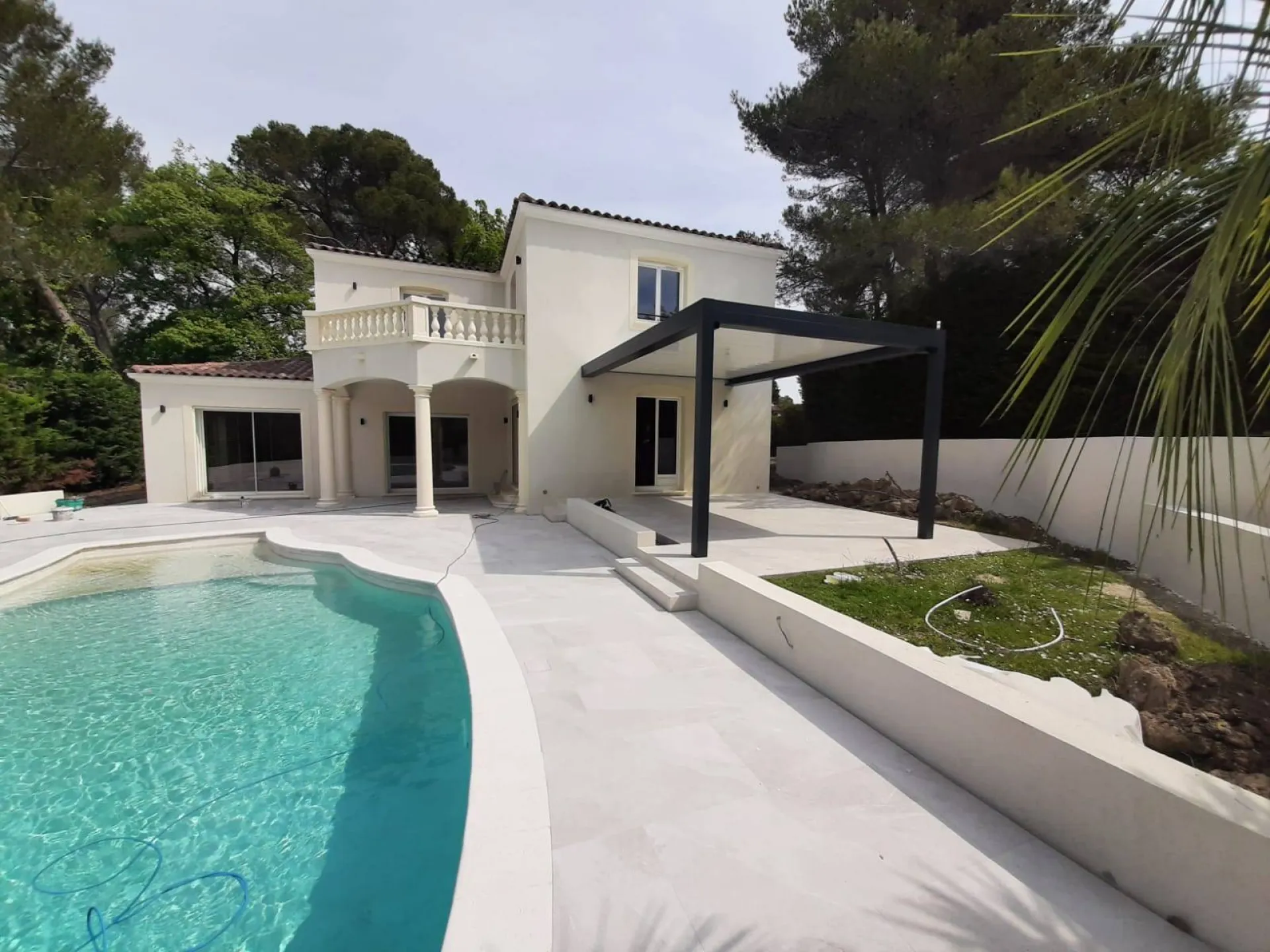 Pergolas Bioclimatiques à Lames Orientables à Fayence