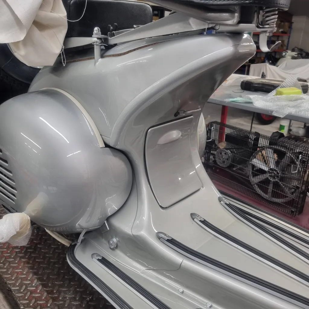 RESTAURATION VESPA GL 150 ITALIEN DE 1958 BANDOL