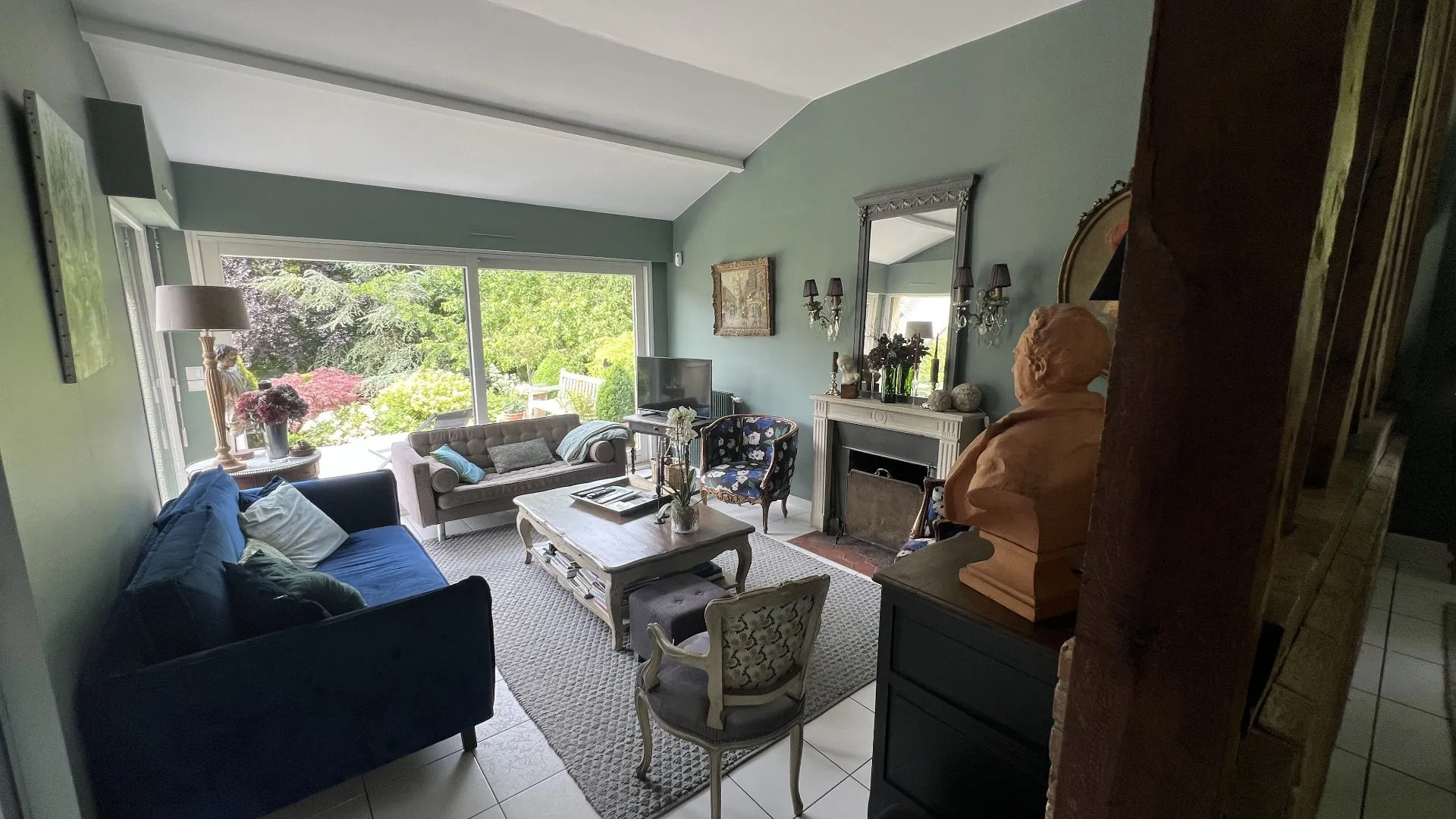 A vendre Authentique demeure normande 260m² issue de deux longères, 5 chambres, dépendances et jardin paysager 3400m², environnement privilégié proche Blangy-sur-Bresle 76340.